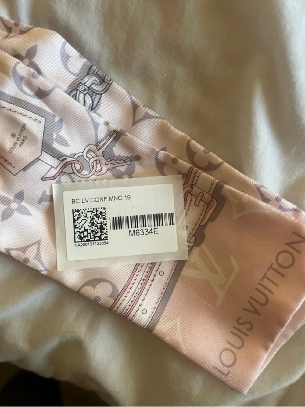 Louis Vuitton Pink Monogram Bandeau Scarf- Confidential - Picture 2 of 3